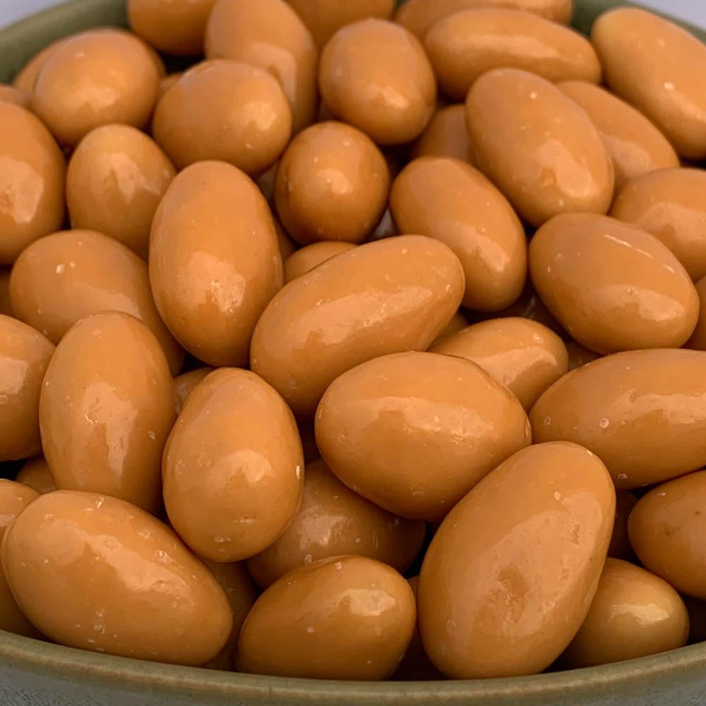 Amandes au chocolat blanc, caramel et sel de mer